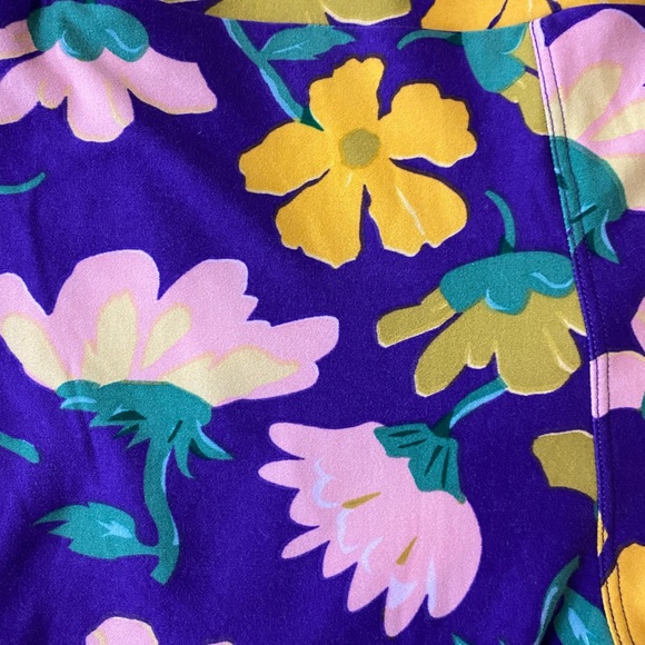 Floral LuLaRoe leggings size Tall & Curvy - Picture 4 of 4